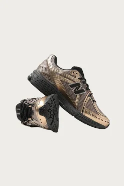 1906R - Mushroom Black/Black Metallic