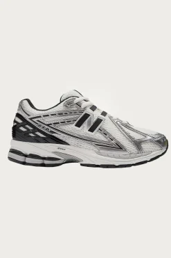 1906R - Silver Metallic/Black/Sea Salt